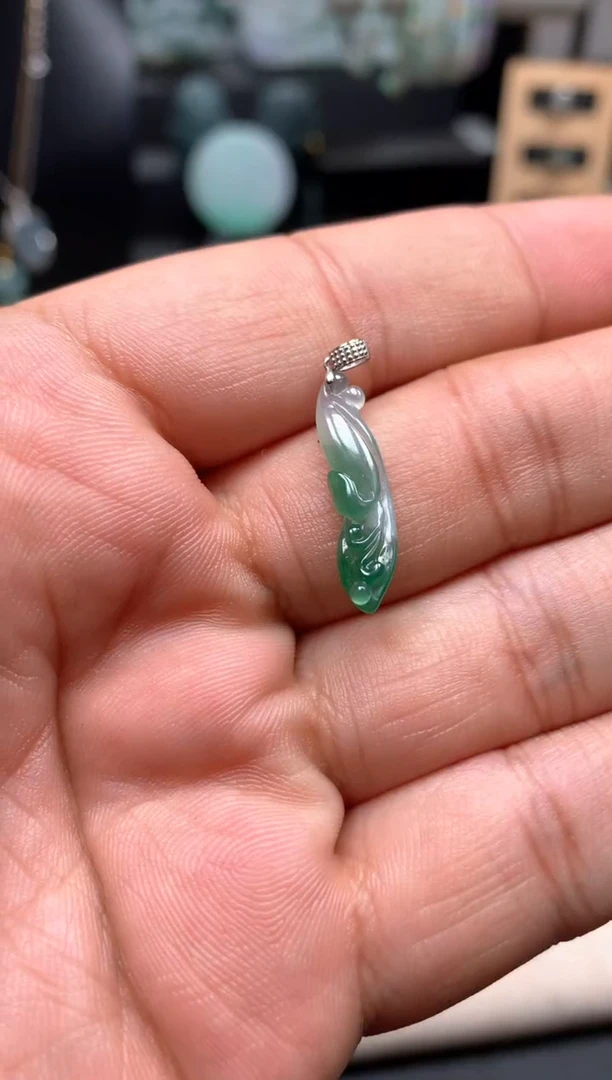 【闪购商品】翡翠吊坠(不含链)未镶嵌8888888888