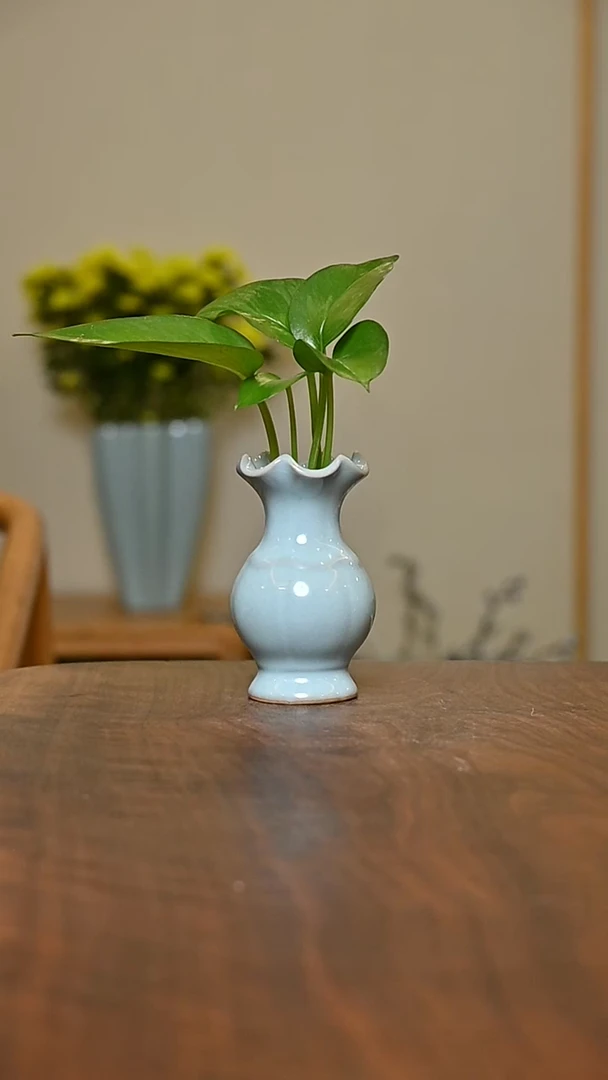 荷叶口瓶 天青 微瑕 朱家汝窑款