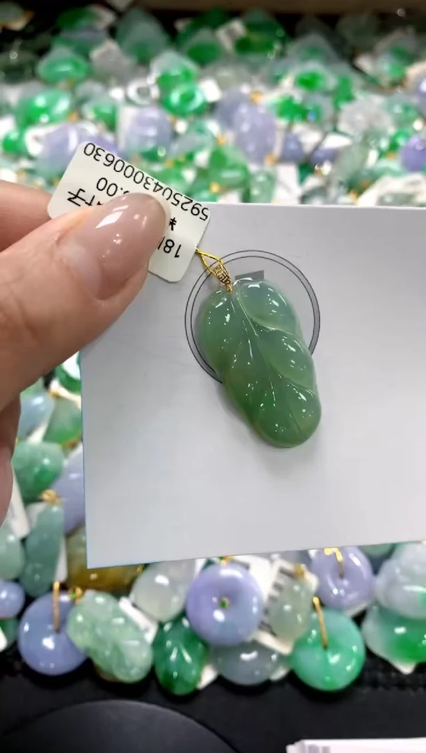 翡翠18K金镶嵌颈饰1111111111111111