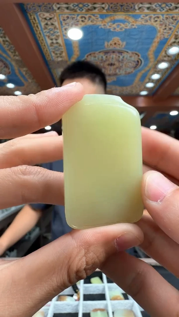 颈饰未镶嵌和田玉黄玉牌