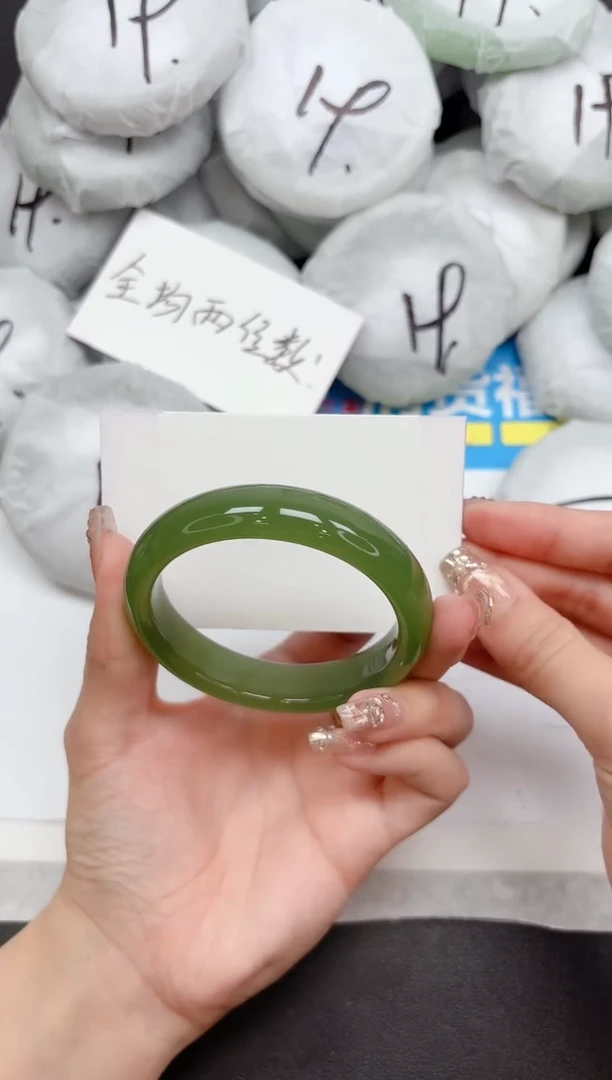 未镶嵌手镯石英质玉157-55.4