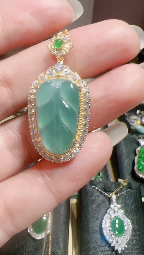 【闪购商品】翡翠颈饰未镶嵌202521353