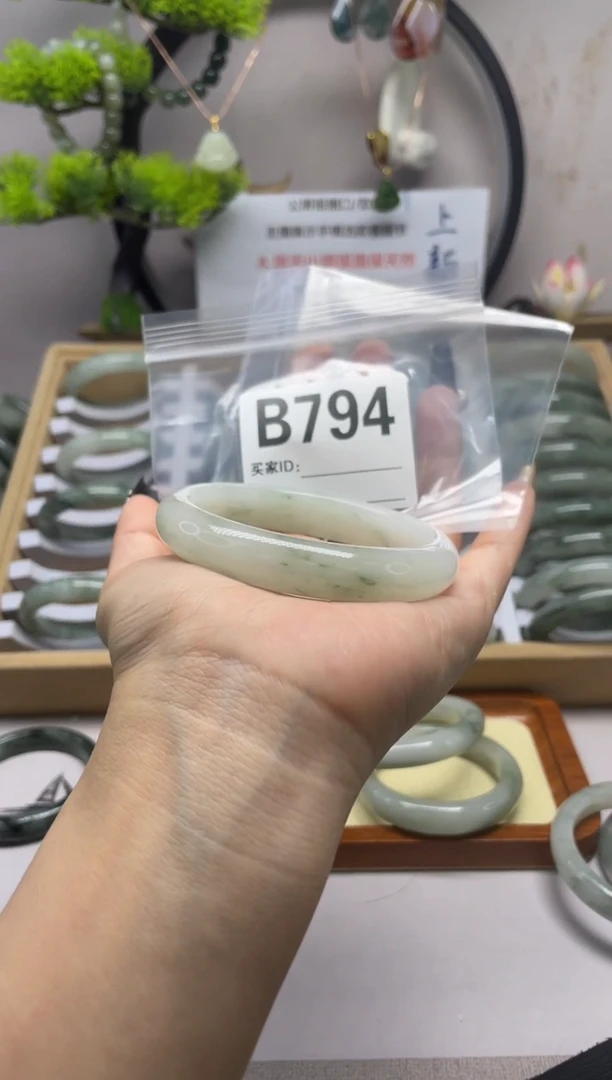 【闪购商品】石英质玉（天山翠）手镯未镶嵌b794
