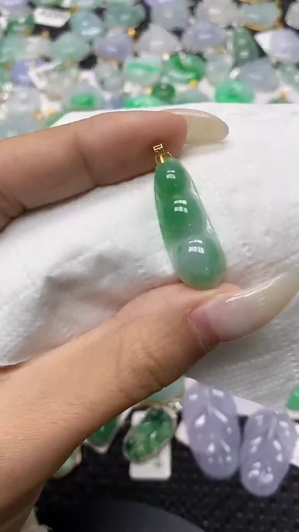 颈饰18K金镶嵌翡翠11111111111