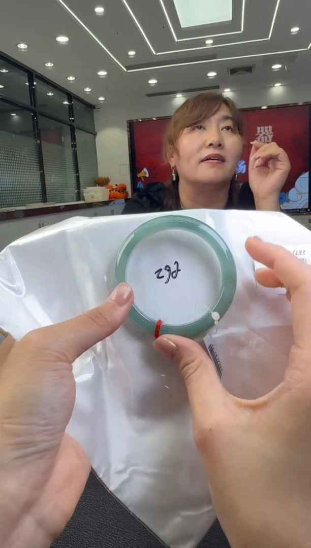 翡翠未镶嵌颈饰手镯57