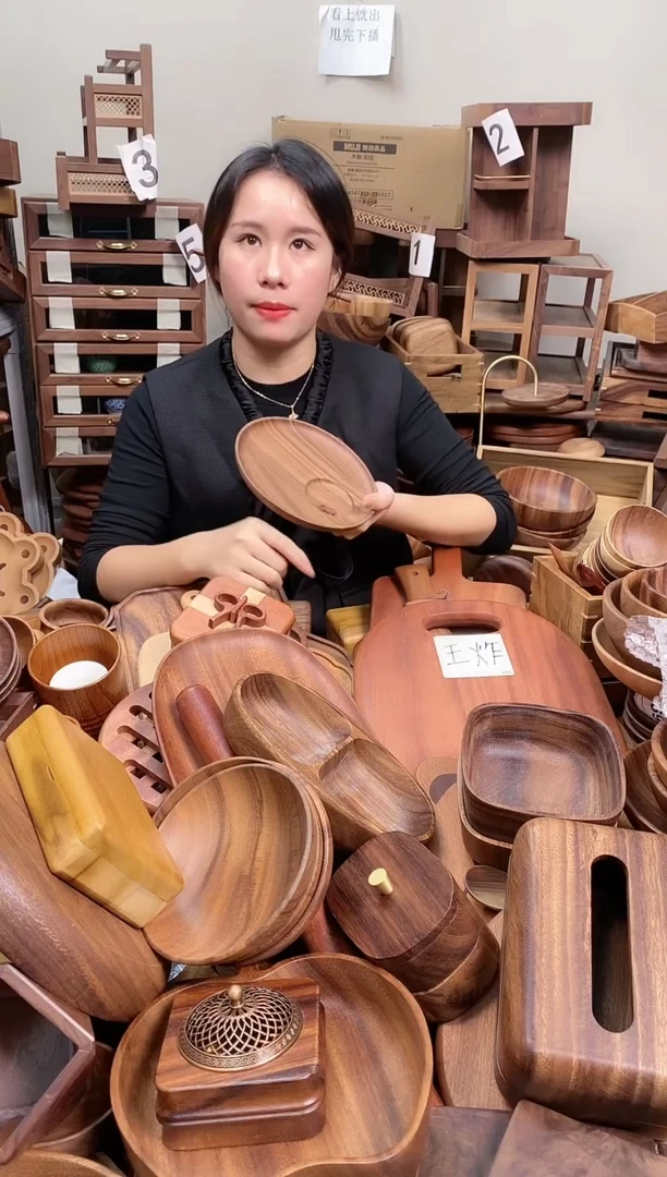 木 北美黑胡桃木带凹槽圆盘18*2cm