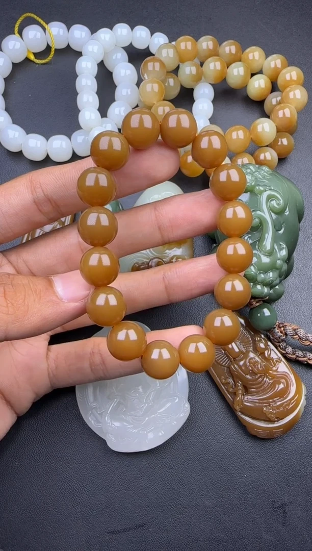 和田玉未镶嵌挂件手串