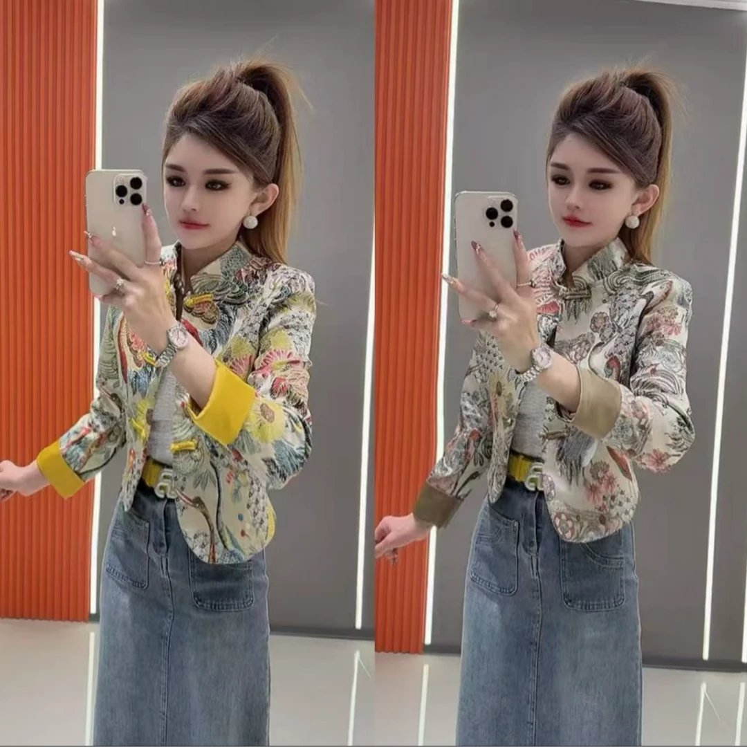 时尚洋气长袖重工提花外套