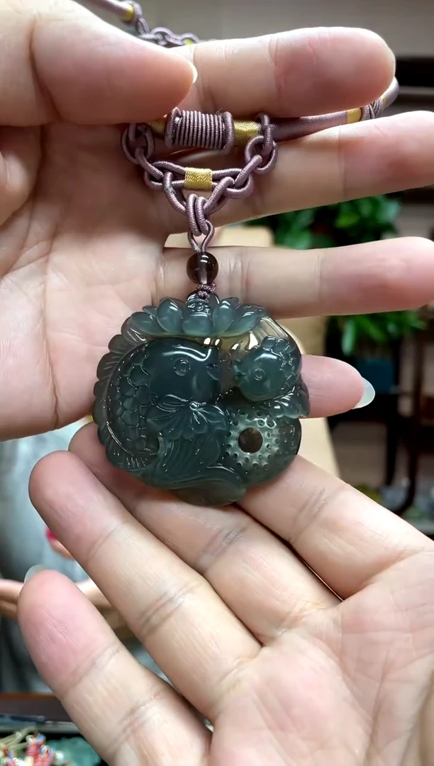 岫玉未镶嵌吊坠艾*·