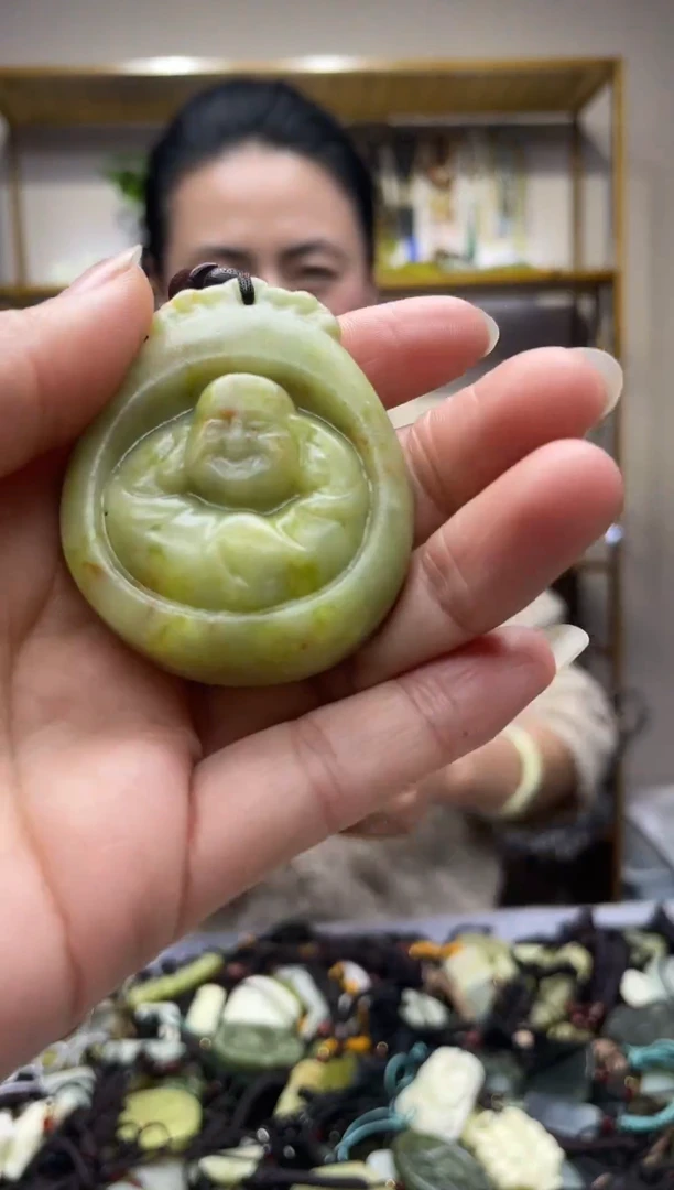 未镶嵌蛇纹石玉吊坠·