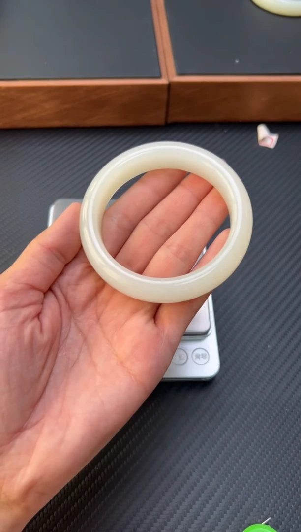 和田玉手镯未镶嵌黑山微色差59+h