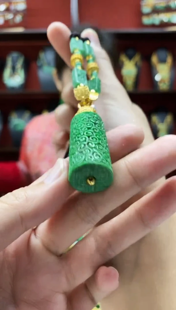 颈饰未镶嵌翡翠吊坠