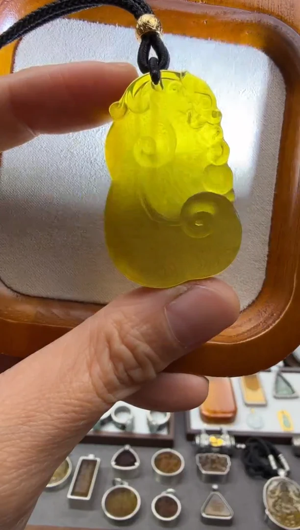 琥珀颈饰未镶嵌龙如意吊坠