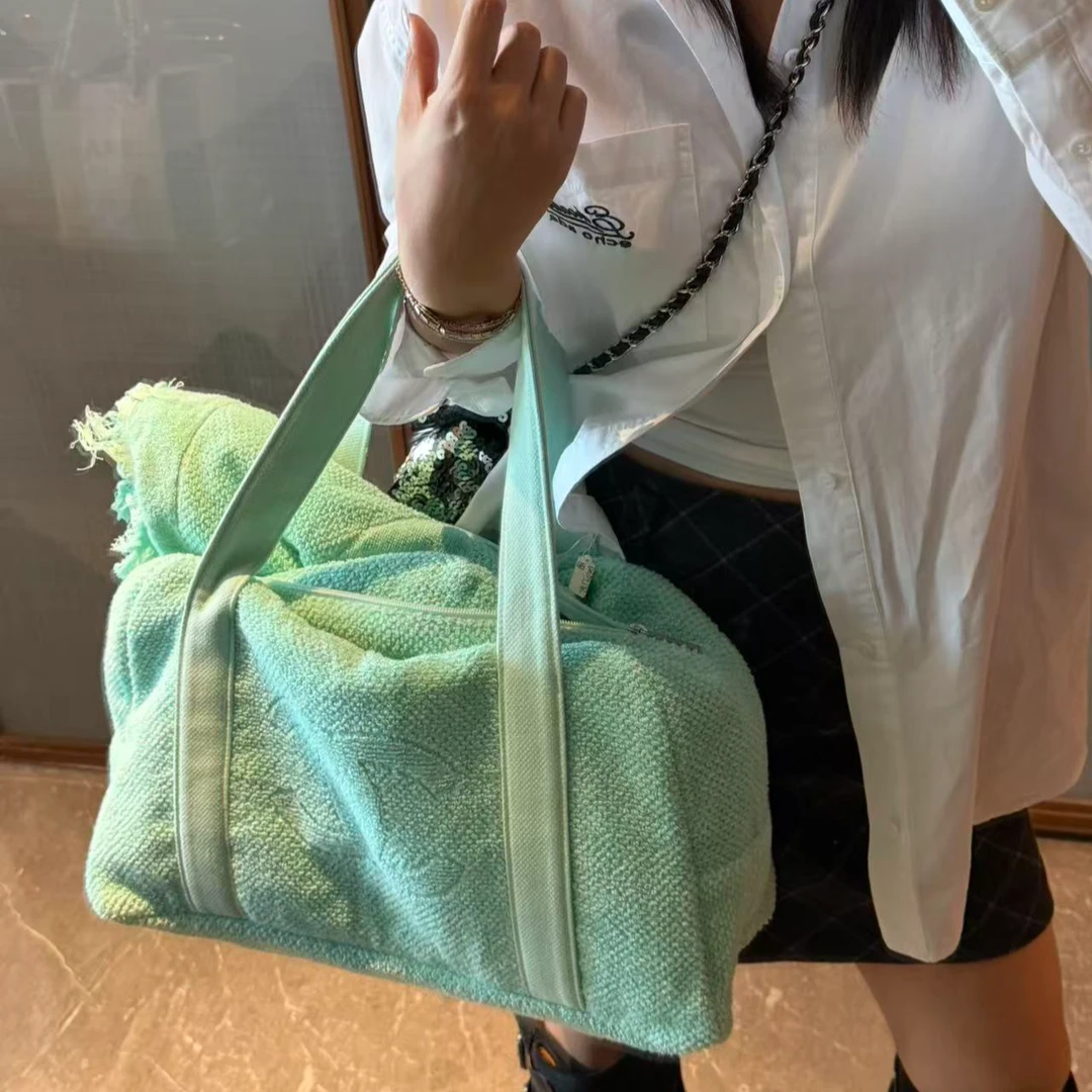 95新 Chanel/香奈儿 展会外场！薄荷绿沙滩保龄球包