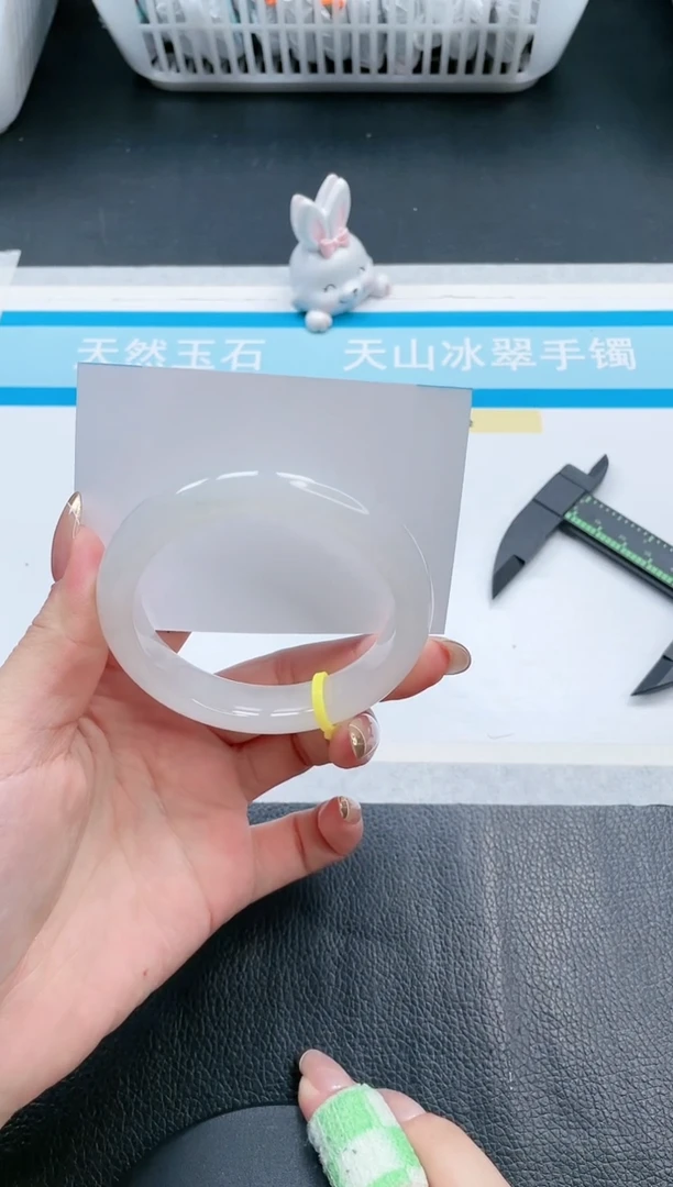 【闪购商品】石英质玉手镯未镶嵌21V110-56