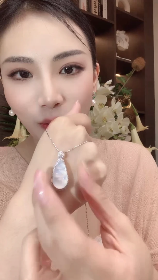 吊坠(不含链)18K金镶嵌翡翠A84