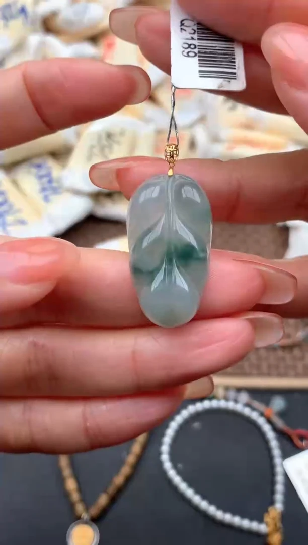 18K金镶嵌挂件翡翠一