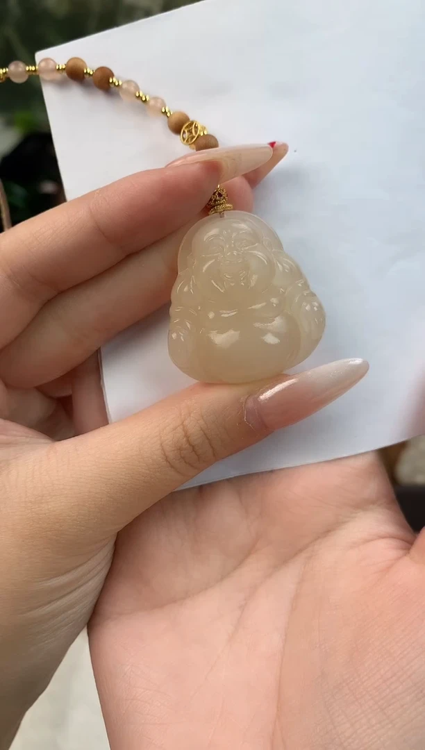 颈饰未镶嵌和田玉吊坠