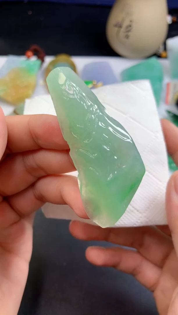 翡翠未镶嵌颈饰