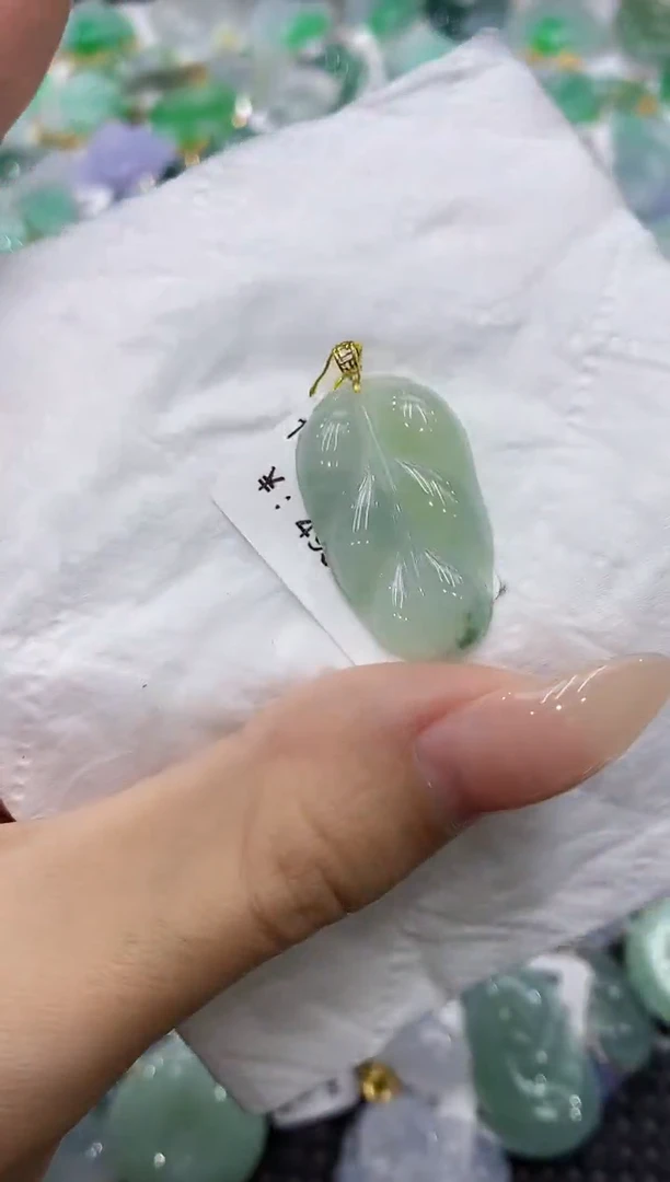 颈饰18K金镶嵌翡翠111111111111