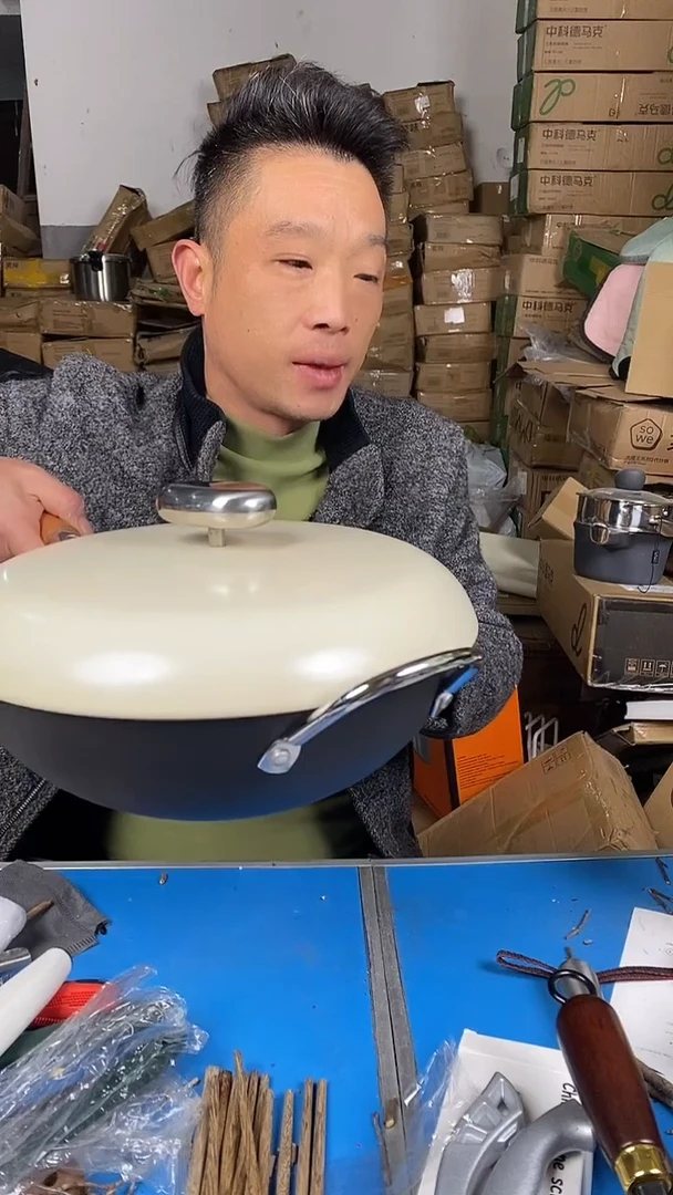 1德马克极铁锅32 鹅蛋盖有划痕