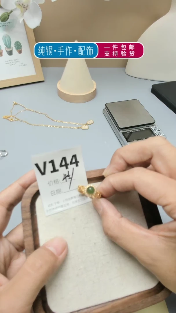 【闪购商品】水晶手链未镶嵌V144戒指