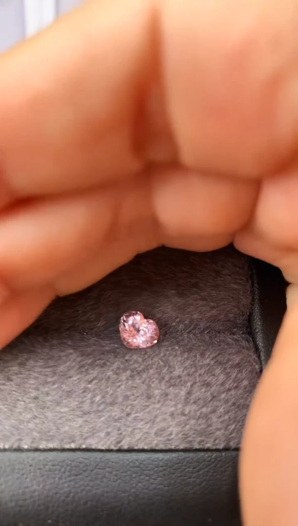 未镶嵌裸石定制尖晶石心型 香槟色调 1.20ct