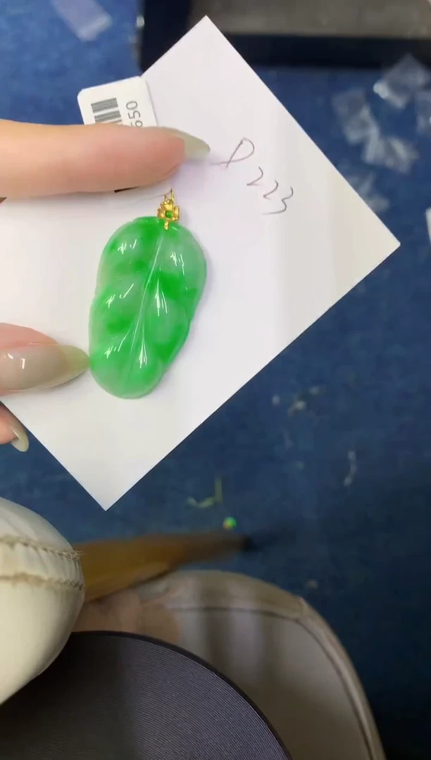 翡翠18K金镶嵌颈饰缅甸天然翡翠A货