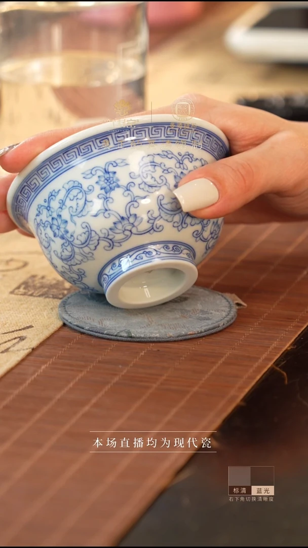 宁封窑青花花卉压手杯