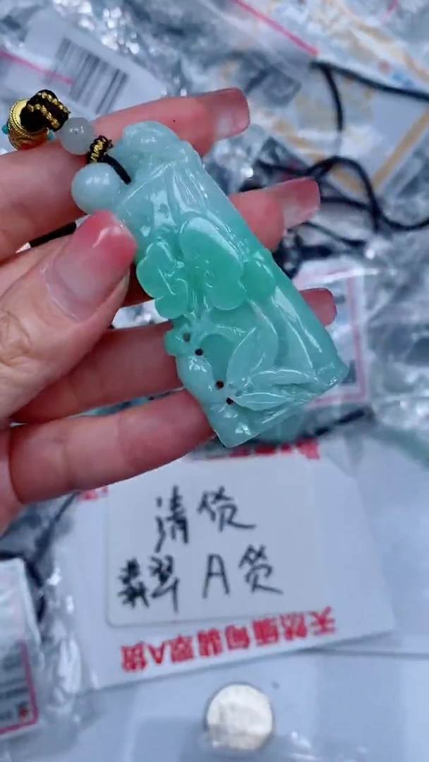 翡翠未镶嵌颈饰吊坠