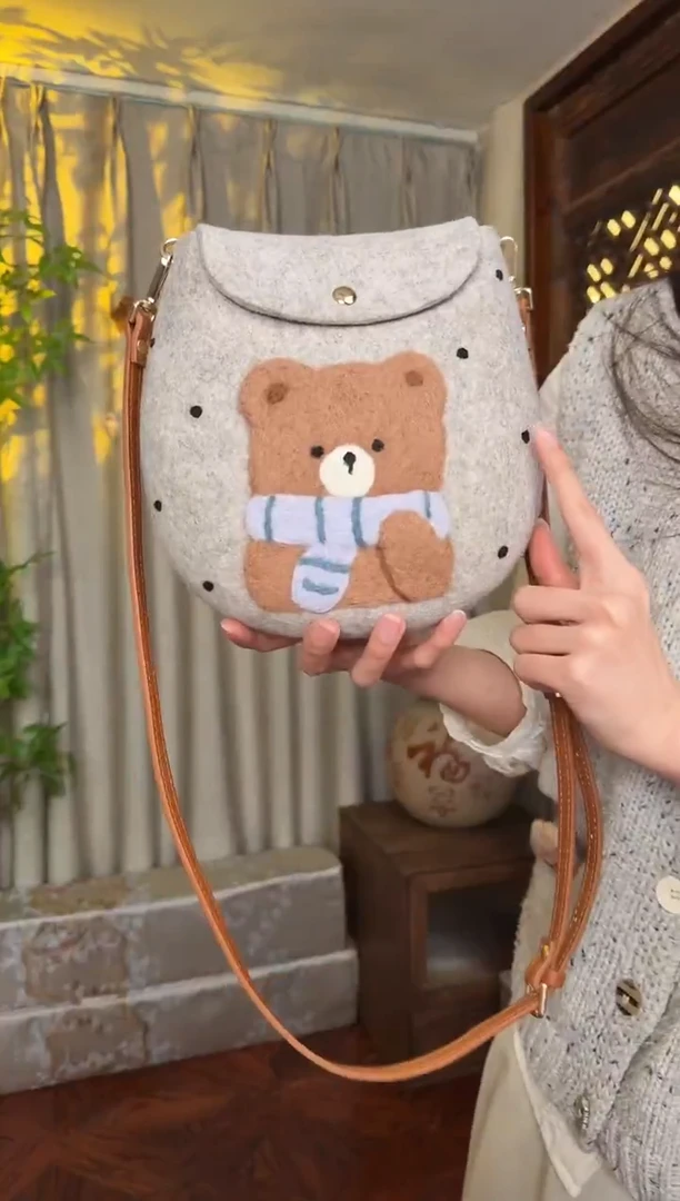 羊毛非遗羊毛毡包  蛋蛋包波点围巾棕熊
