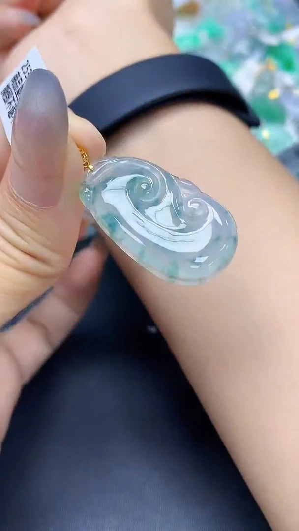 翡翠18K金镶嵌颈饰天然缅甸a货翡翠
