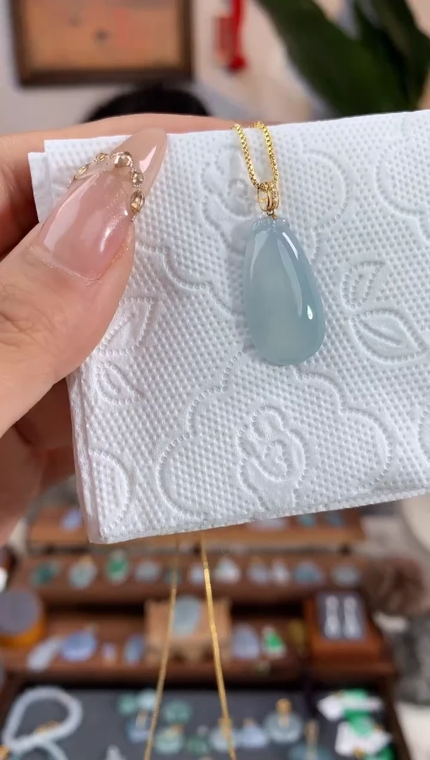 【闪购商品】翡翠吊坠(不含链)18K金镶嵌福瓜