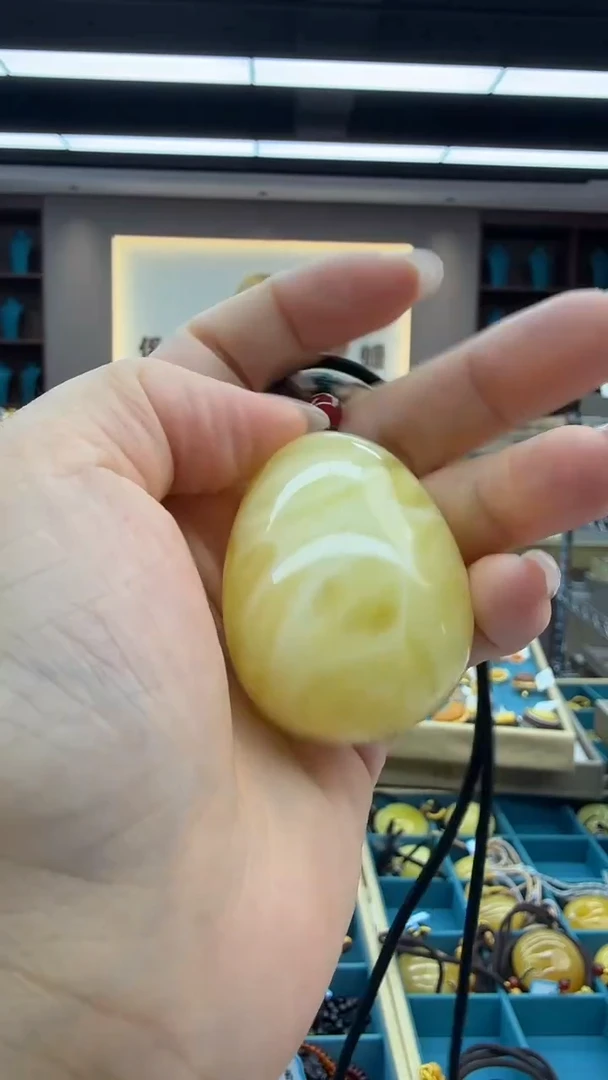 琥珀颈饰未镶嵌142秒拍号 假一罚三