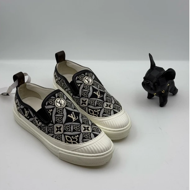 99新 LouisVuitton/路易威登 黑色老花满印刺绣时尚板鞋 39.5码