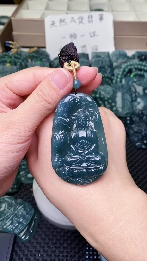 颈饰未镶嵌翡翠