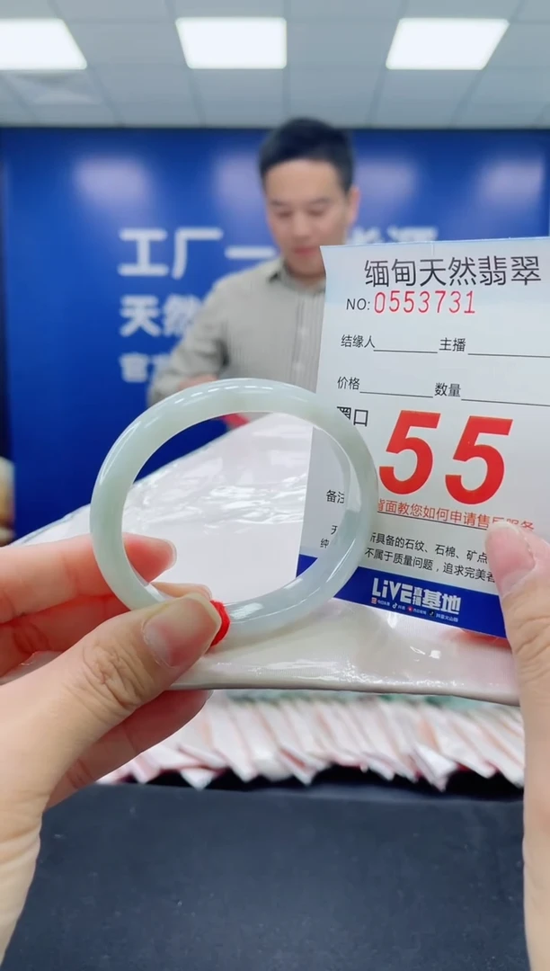 未镶嵌手镯翡翠天然翡翠手镯