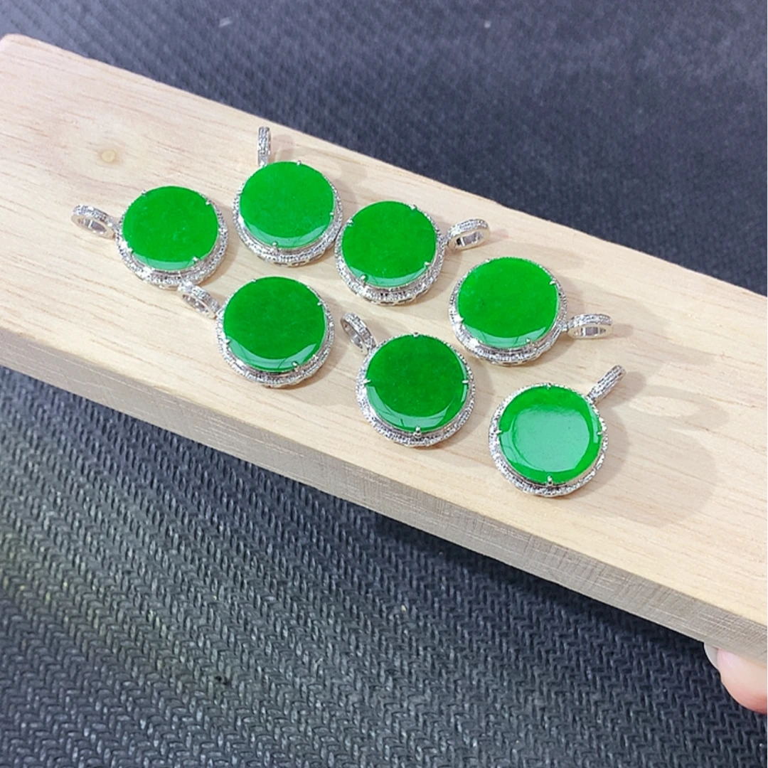 精品镶嵌翡翠圆牌8545-多样性发其一