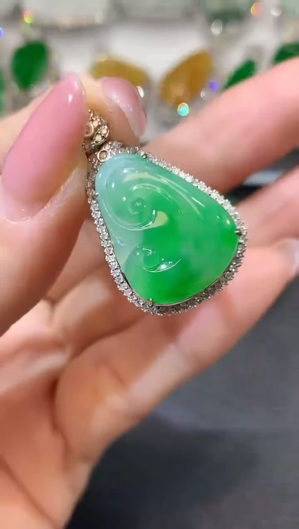 【闪购商品】翡翠吊坠(不含链)18K金镶嵌C45