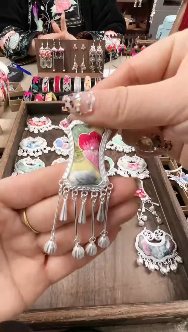 【闪购商品】织绣民族风老绣饰品161