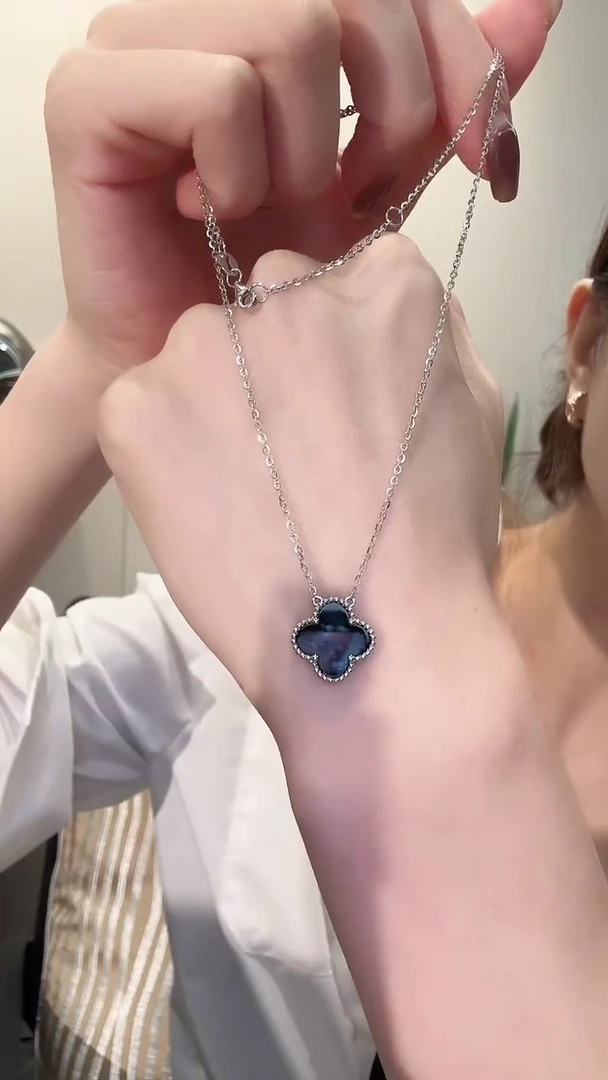 玛瑙/玉髓套链铂Pt950镶嵌PT950幸运草套链
