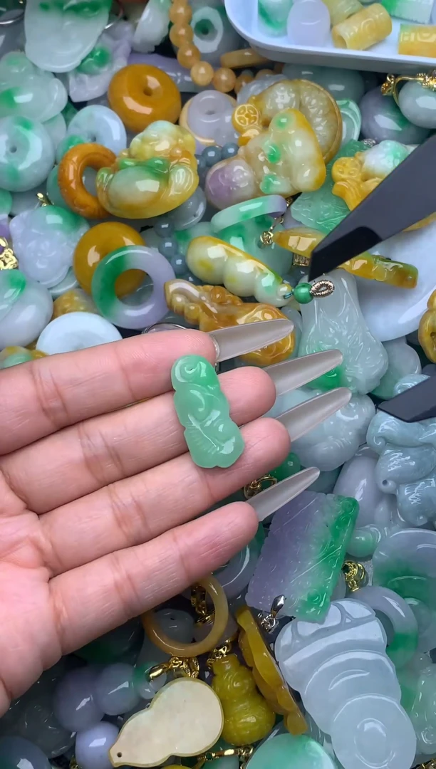 翡翠未镶嵌颈饰天然缅甸翡翠吊坠
