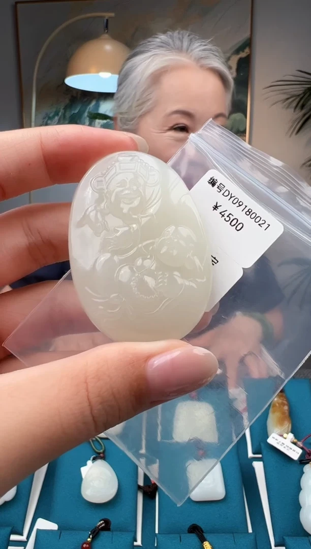 颈饰未镶嵌和田玉吊坠DY