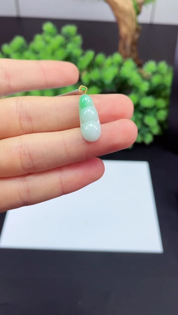 吊坠(不含链)18K金镶嵌翡翠豆子多样性发其一@@CMT