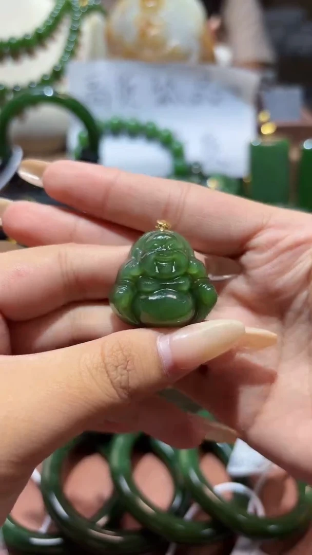 颈饰18K金镶嵌和田玉（碧玉）1