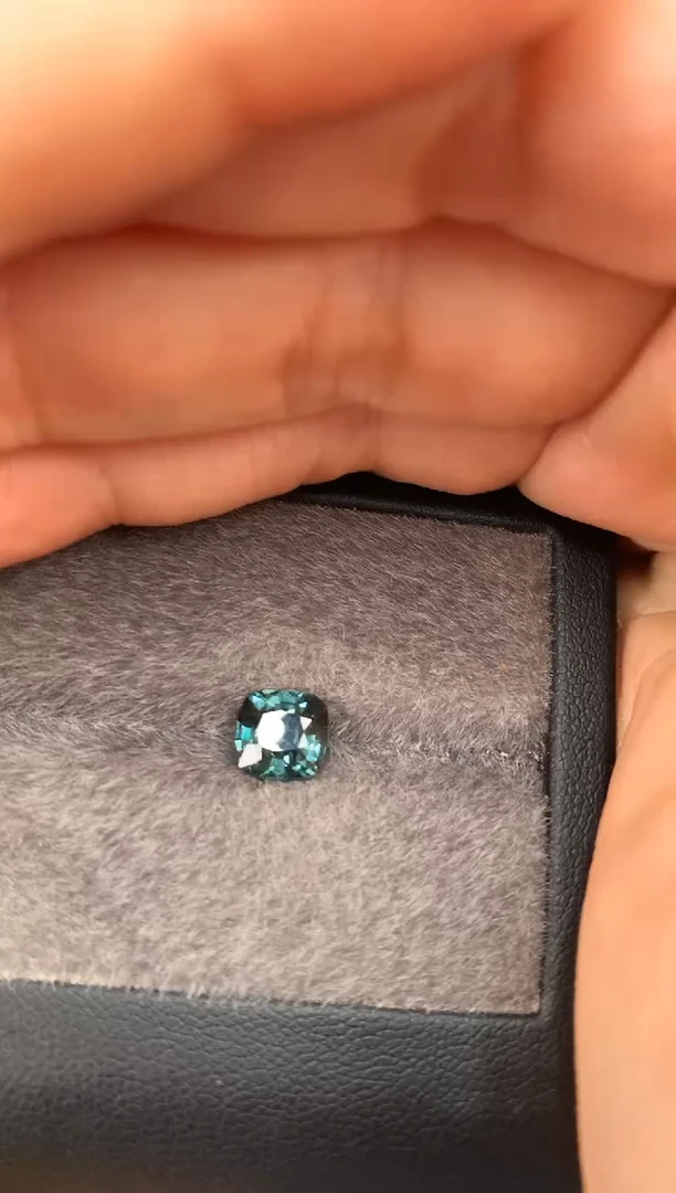 定制尖晶石裸石未镶嵌枕型 森林绿色调 1.50ct