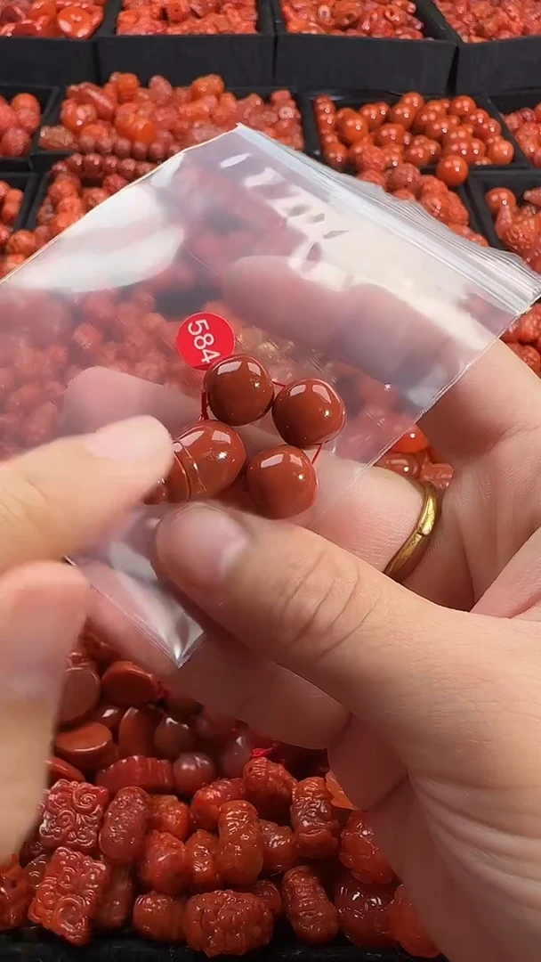 颈饰未镶嵌南红玛瑙1