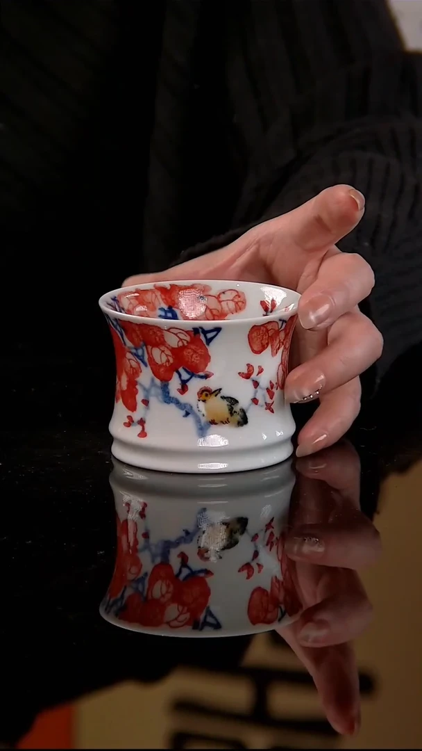 李华手绘青花红彩鸿运当头束腰杯