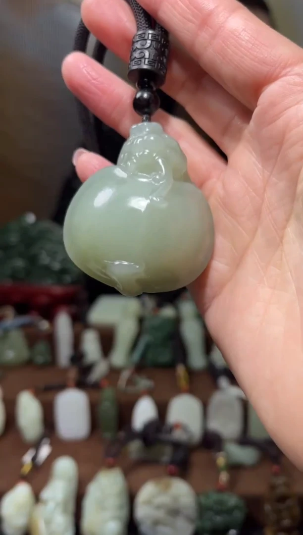 颈饰未镶嵌和田玉.