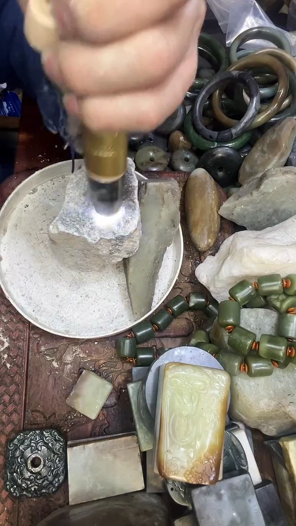 未镶嵌和田玉（糖玉）珠宝半成品1
